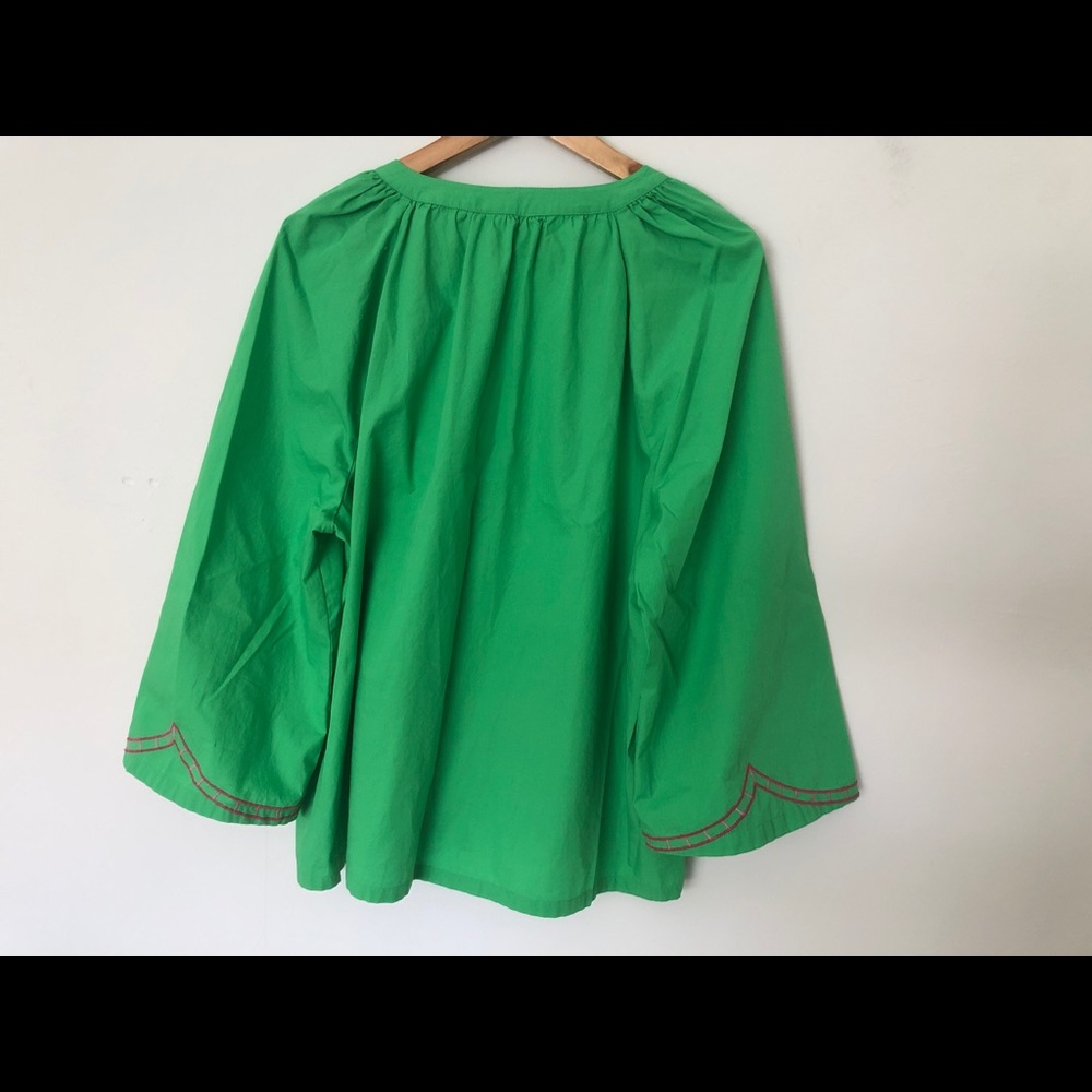Crown & Ivy green embroidered top XL - Picture 2 of 4